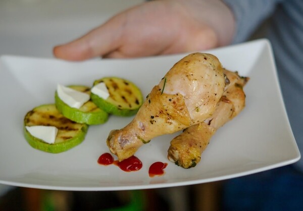 Co można zrobić z pałek kurczaka na obiad?