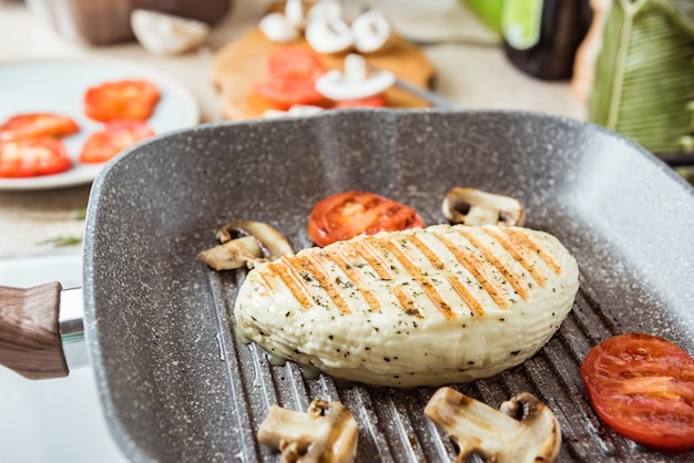 Jak długo piec polędwiczki z kurczaka w piekarniku?