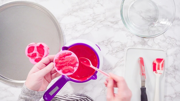 Jak zrobić prosty lukier do domowych wypieków?