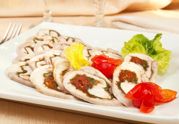 Jak zrobić rollo z kurczakiem w domowej kuchni?