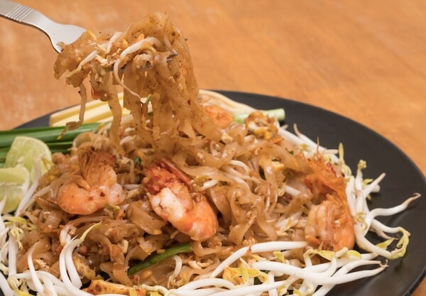 Pad thai co to jest i skąd pochodzi to popularne danie?