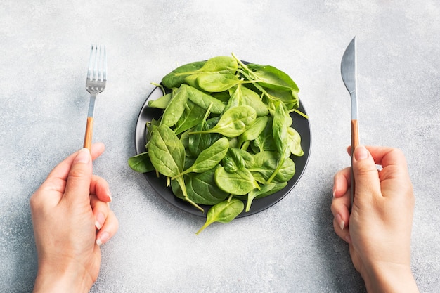 Jak jeść szpinak w codziennej diecie?