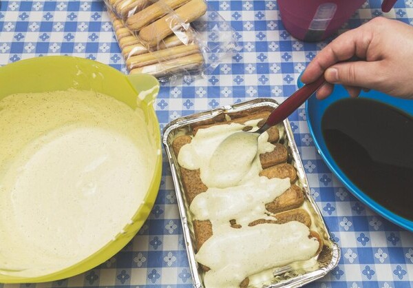 Jak skarmelizować cukier z masłem w domowych warunkach?