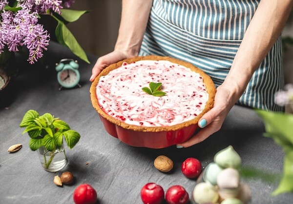 Jak upiec ciasto z rabarbarem żeby zachowało świeżość?