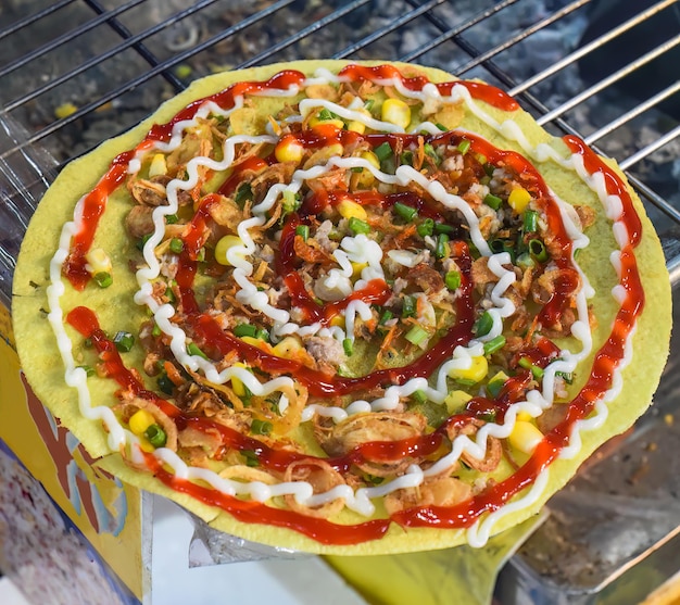 Ile gram ciasta potrzeba na pizzę 32 cm?