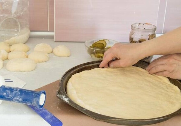Jak przygotować ciasto do pizzy jak z pizzerii w domowych warunkach?