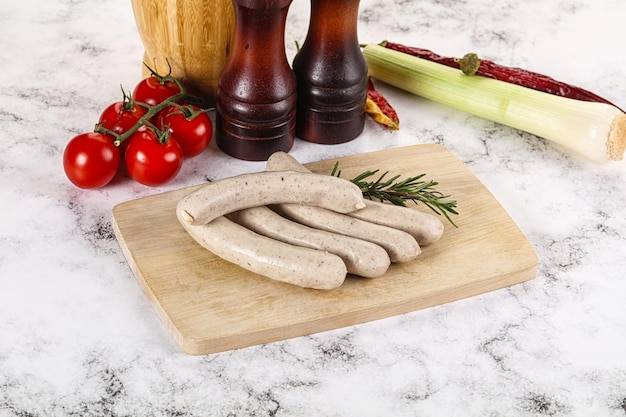 Jak zrobić białą surową kiełbasę w domowych warunkach?