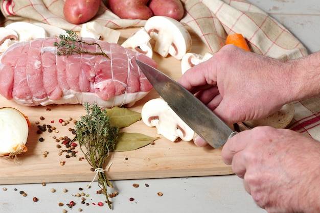 Jakie mięso przy dnie moczanowej warto wybierać?