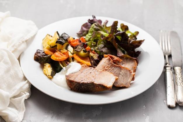 Co zrobić z gotowanego mięsa po rosole?