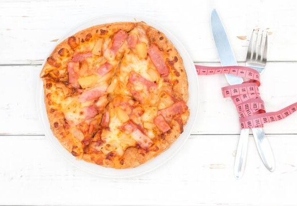 Ile waży mała pizza i od czego to zależy?