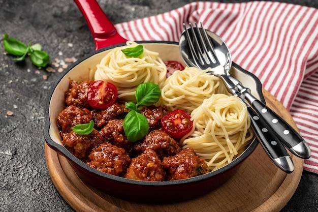 Jak zrobić spaghetti z mielonego, żeby smakowało całej rodzinie?