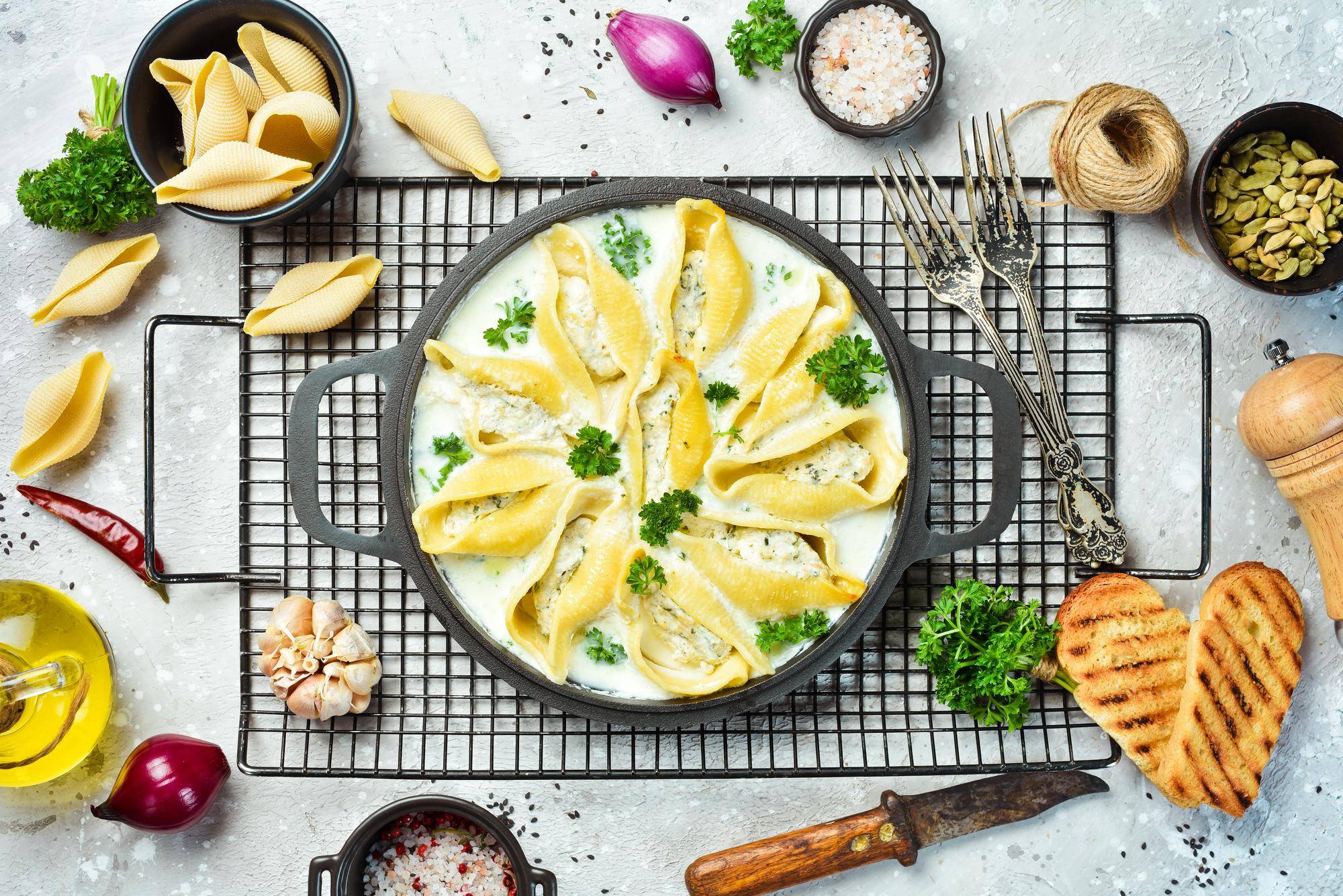Ravioli z serem ricotta z czym podawać aby podkreślić ich smak?