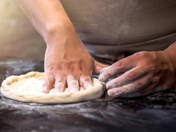 Jak przygotować ciasto do pizzy jak z pizzerii w domowych warunkach?