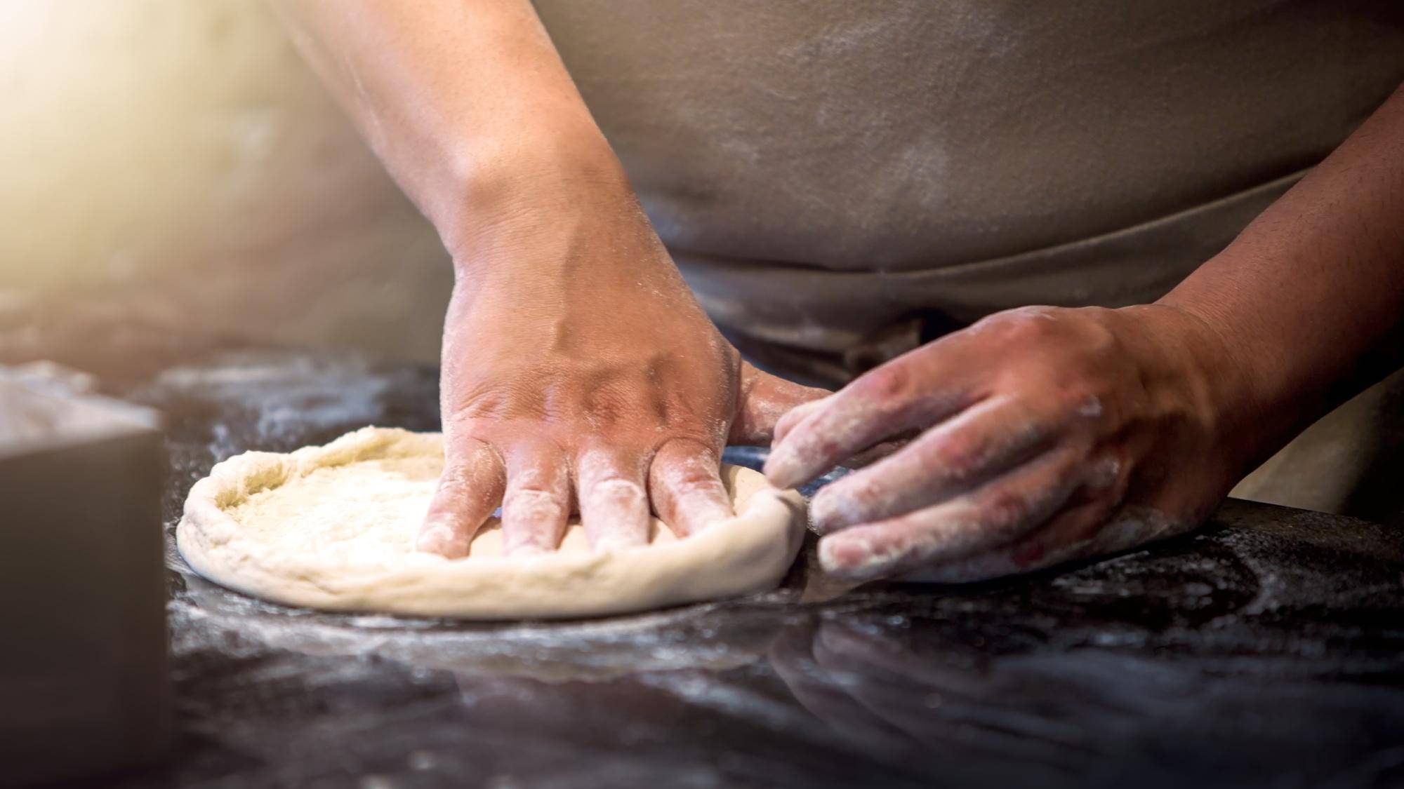 Jak przygotować ciasto do pizzy jak z pizzerii w domowych warunkach?