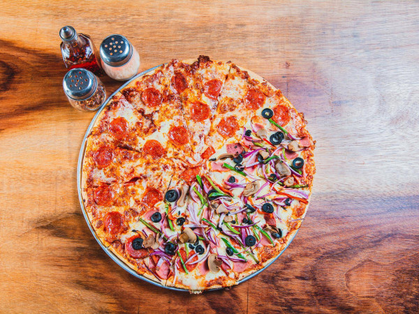 Ile gram ma pizza 30 cm i co wpływa na jej wagę?