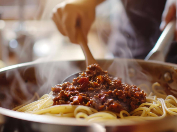 Jak zrobić sos do spaghetti z mięsem żeby był aromatyczny?